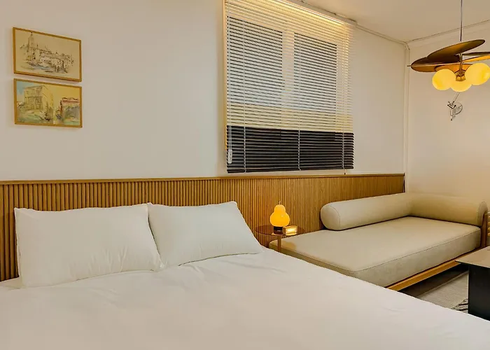 Apartment 10 Minutes From Hongdae, 10 Minutes From Gongdeok Station, Itaewon, Haebangchon, Family Accommodation, 명동 Seoul