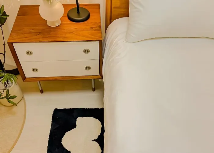 Apartment 10 Minutes From Hongdae, 10 Minutes From Gongdeok Station, Itaewon, Haebangchon, Family Accommodation, 명동