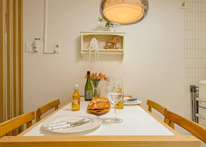 Apartment 10 Minutes From Hongdae, 10 Minutes From Gongdeok Station, Itaewon, Haebangchon, Family Accommodation, 명동 *