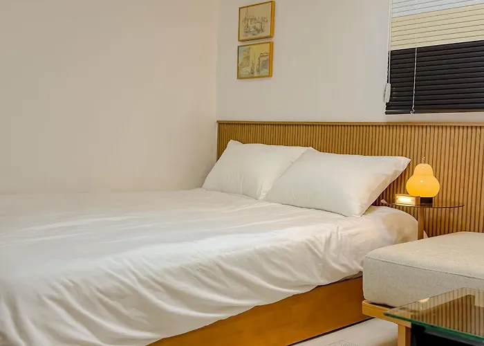 10 Minutes From Hongdae, 10 Minutes From Gongdeok Station, Itaewon, Haebangchon, Family Accommodation, 명동 *