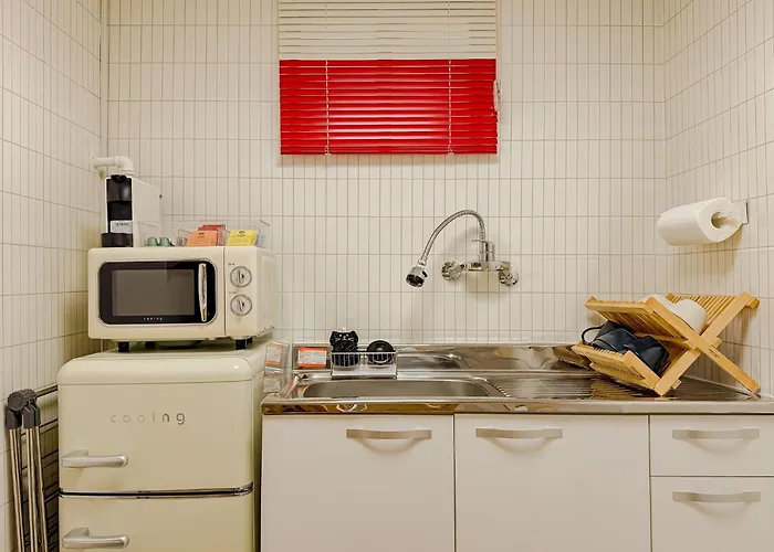 10 Minutes From Hongdae, 10 Minutes From Gongdeok Station, Itaewon, Haebangchon, Family Accommodation, 명동